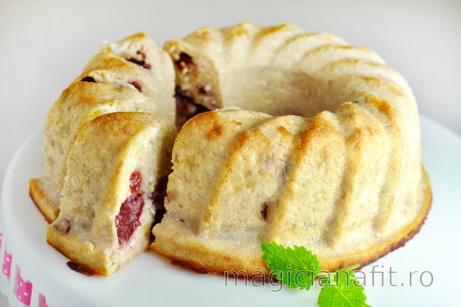 Chec suculent cu banane şi brânză quark