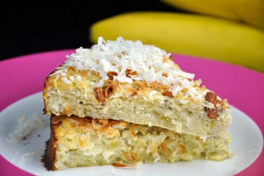 Prăjitură sănătoasă cu cocos şi banane (fără zahăr sau gluten)