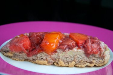 Fructe la cuptor pe pat de spumă de ou