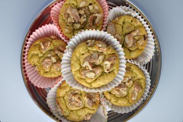 Brioșe sănătoase cu avocado din făină de năut sau ovăz