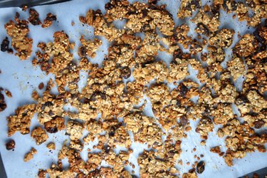 Granola sănătoasă de casă (müsli) cu ovăz, hrișcă și quinoa