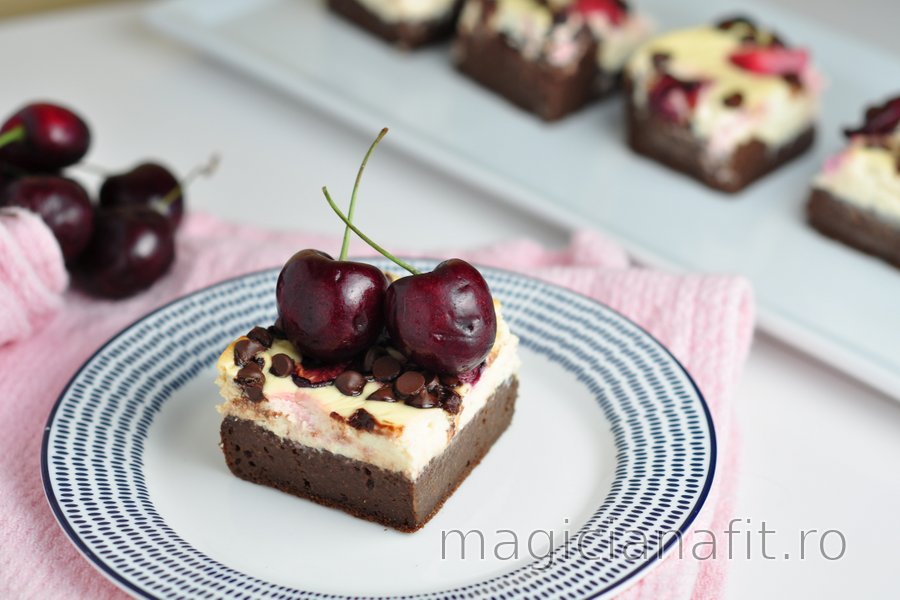 Prăjitură cheesecake-negresă sănătoasă cu cireșe