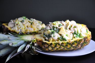 Piept de pui dietetic cu ananas în sos de brânză